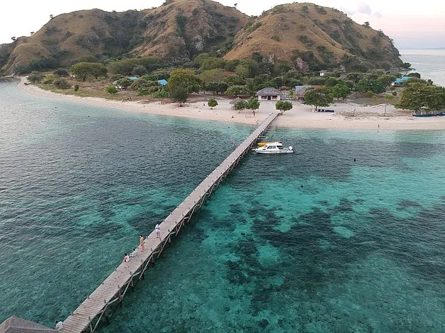 Menilik Keindahan Pulau Kanawa, Surga Tersembunyi di Tepi Flores 4