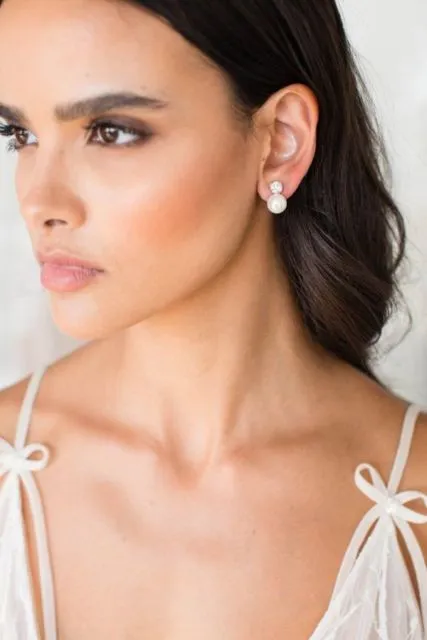 12 Model Anting Mutiara yang Bikin Manten Makin Glowing. Cocok di Segala Tema Pernikahan! 13