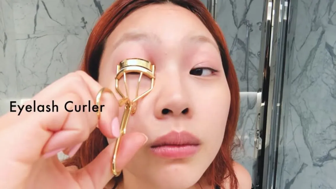 Rahasia Cantik ala Jung Ho Yeon, Aktris Squid Game yang Menyita Perhatian. Pakai Apa Aja sih? 19