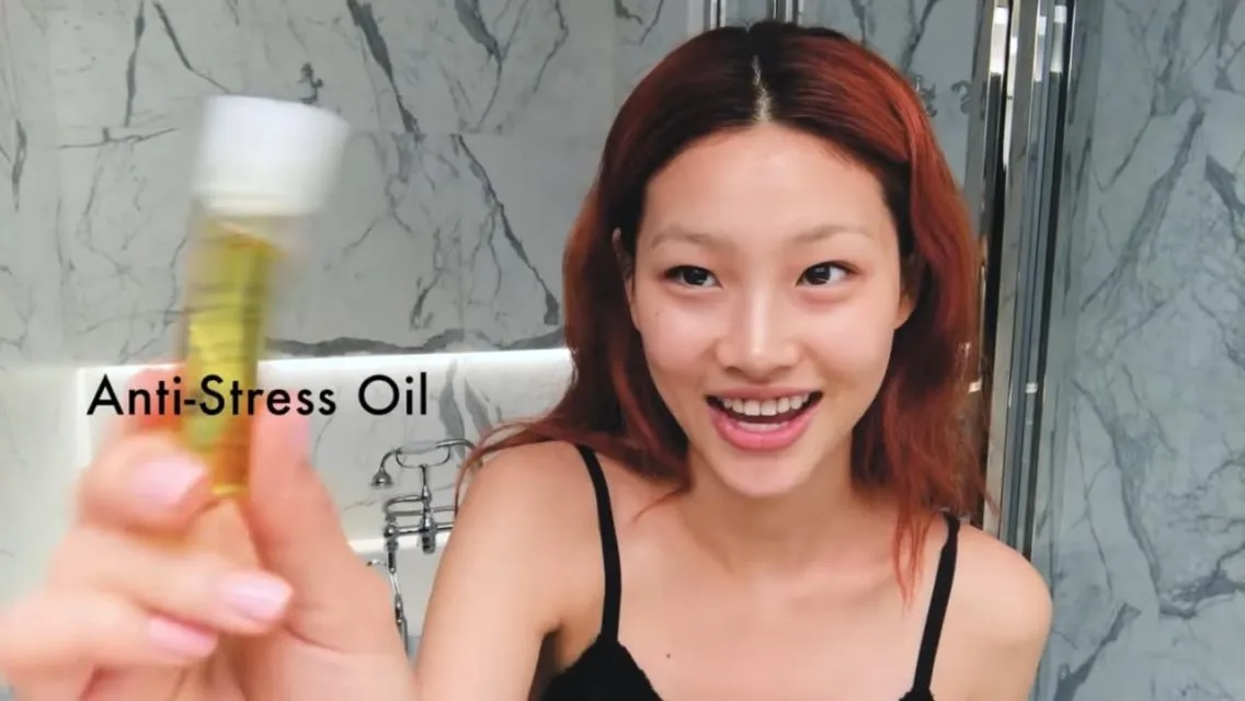 Rahasia Cantik ala Jung Ho Yeon, Aktris Squid Game yang Menyita Perhatian. Pakai Apa Aja sih? 17