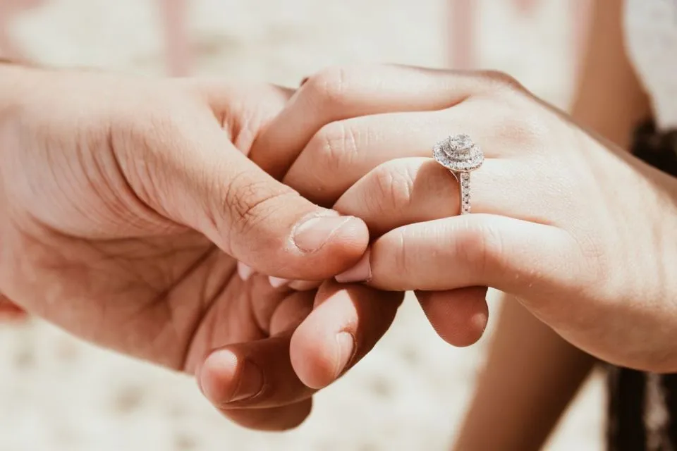 Butuh Pilih Cincin Berlian untuk Melamar Pasangan? Gini Cara Memilih Karat pada Berlian! 7