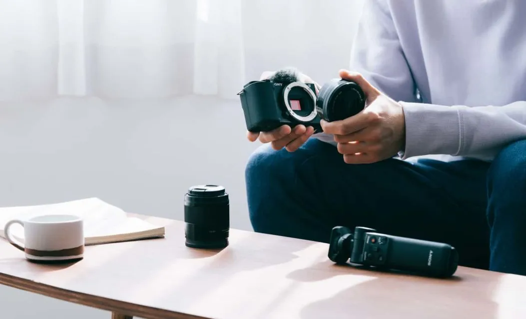 Dikhususkan untuk Vlogger dan Content Creator Pemula, Sony Indonesia Resmi Luncurkan Kamera Alpha ZV-E10 6