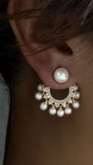 12 Model Anting Mutiara yang Bikin Manten Makin Glowing. Cocok di Segala Tema Pernikahan! 22