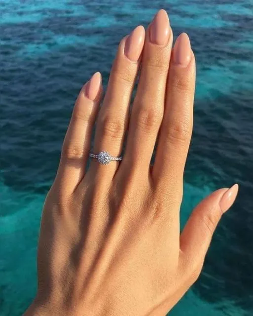 10 Ide Nail Art Wedding yang Simpel dan Elegan 16