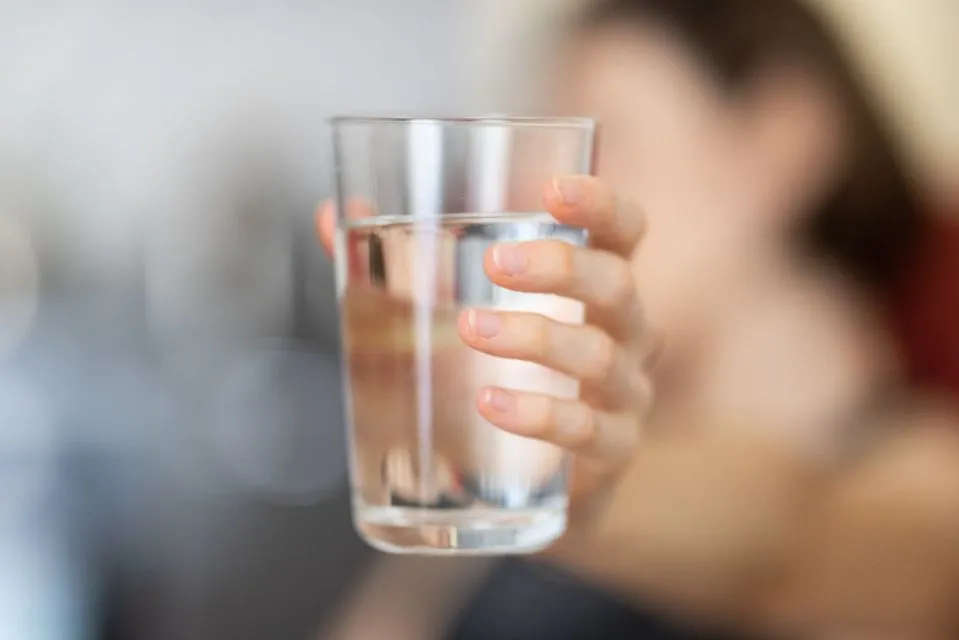 7 Manfaat Minum Air Putih Sebelum Tidur untuk Diet Hingga Kecantikan 14