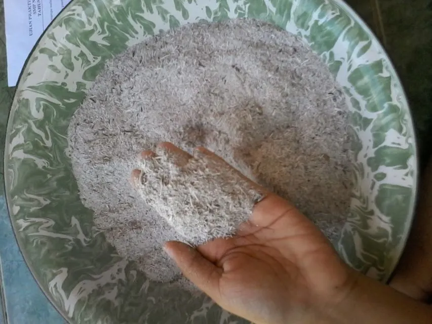 7 Cara Menghilangkan Kerak di Wajan. Bekas Gosong Bisa Kinclong Lagi! 14 Cara membersihkan kerak wajan
