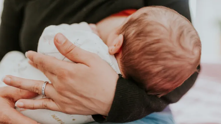 6 Rahasia Mengatasi Bayi yang Cegukan. Ini Bukan Bahaya, tapi Perlu Kewaspadaan! 7