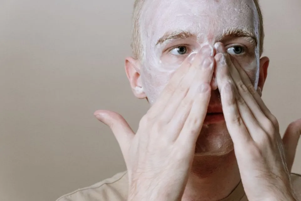 4 Macam Produk Skincare Simpel untuk Cowok 5