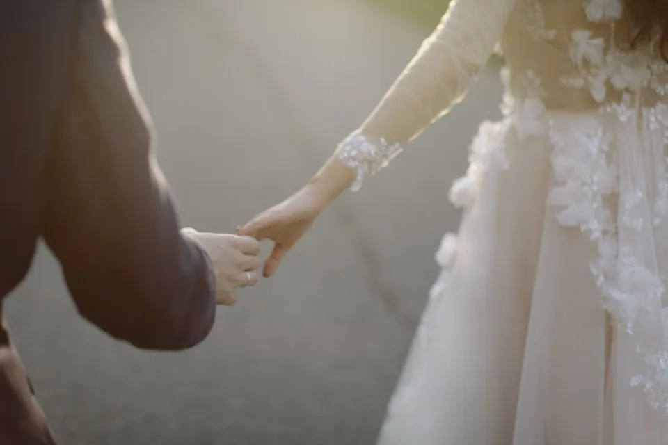 Kisah dari Mereka yang Tetap Selow & Bahagia Meski Telat Nikah. Pertanyaan