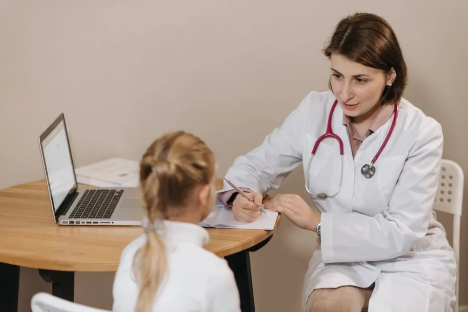 5 Keuntungan Periksa ke Dokter Praktik daripada Rumah Sakit. Lebih Irit! 6 Periksa ke dokter praktik