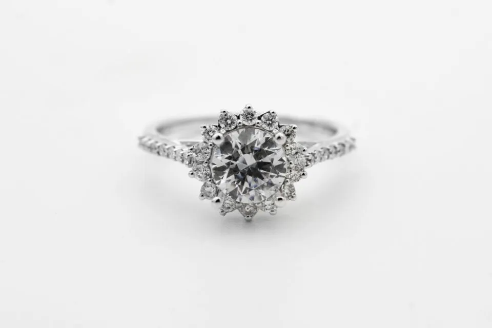 Butuh Pilih Cincin Berlian untuk Melamar Pasangan? Gini Cara Memilih Karat pada Berlian! 6