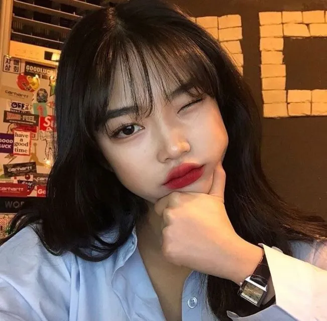 Ragam Tren Gaya Poni Rambut yang Cocok untuk Wajah Bulat. Bikin Awet Muda Terus! 12