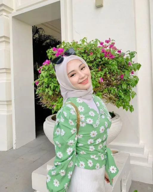8 Macam Macam Kerah Baju yang Perlu Diketahui 12