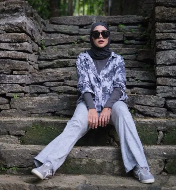 10 Inspirasi Padu Padan Fesyen Hijab Boyish ala Selebgram. Nyaman dan Sopan~ 12