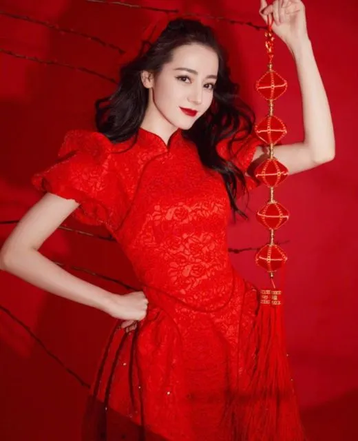 8 Potret Gaya Dilraba Dilmurat, Aktris Tiongkok yang Diklaim Gadis Paling Cantik Seantero Cina 10