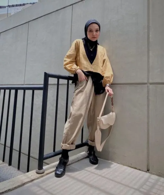 10 Inspirasi Padu Padan Fesyen Hijab Boyish ala Selebgram. Nyaman dan Sopan~ 19