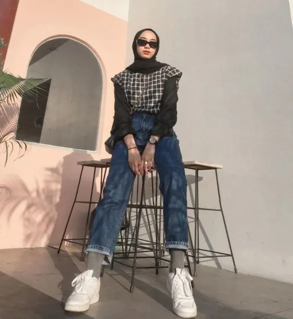 10 Inspirasi Padu Padan Fesyen Hijab Boyish ala Selebgram. Nyaman dan Sopan~ 15