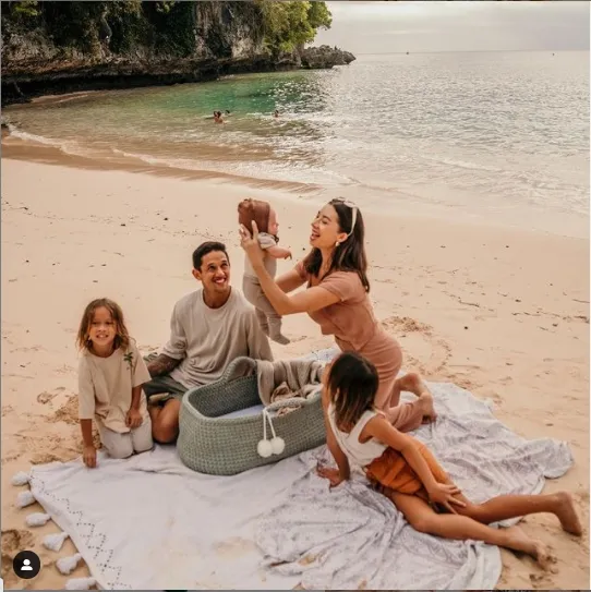 Salut, Ini Cara Asuh Jennifer Bachdim yang Membatasi Gadget untuk Anak-anaknya! 7