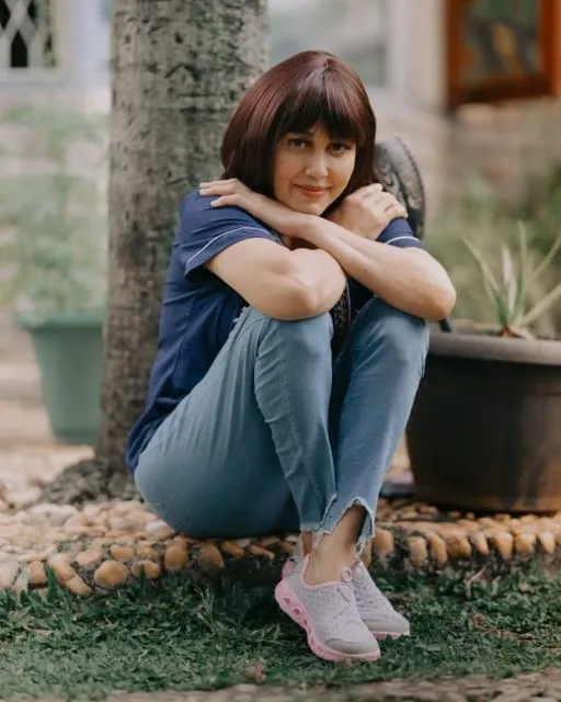 Artis Indonesia yang Masih Terlihat Muda di Usia 50 Tahun. Tetap Memesona! 14