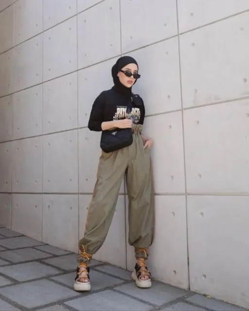 10 Inspirasi Padu Padan Fesyen Hijab Boyish ala Selebgram. Nyaman dan Sopan~ 18