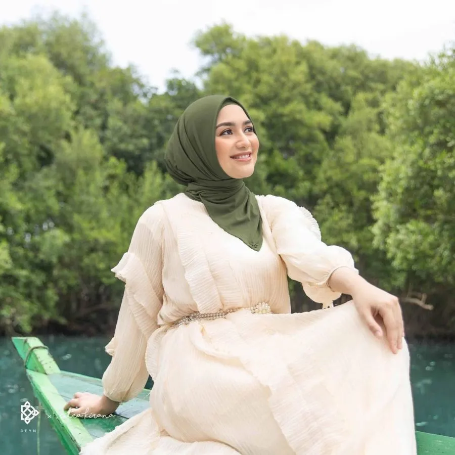 Udah Berkarier Sejak Remaja, 8 Artis ini Tetap Eksis Sampai Sekarang. Nggak Kalah dari Talenta Baru! 16