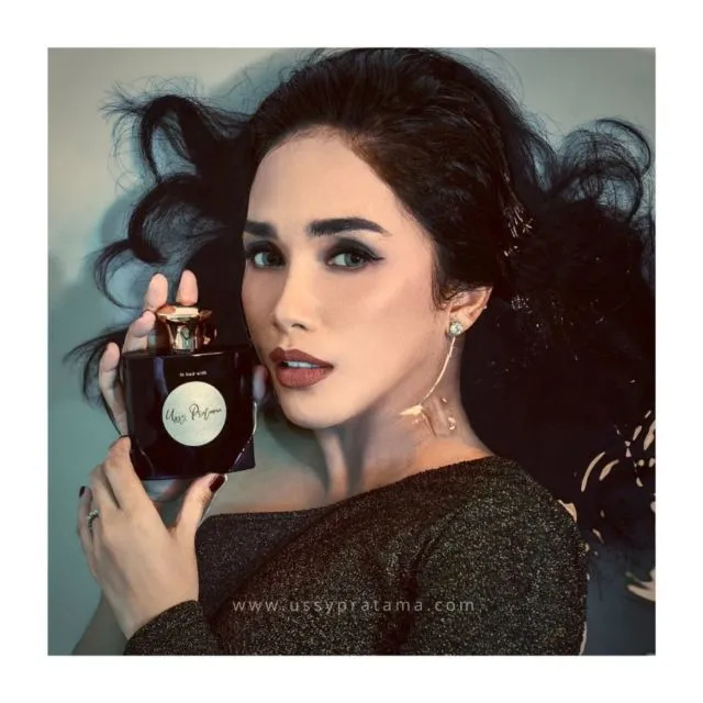 5 Parfum yang Dirilis Selebritas Indonesia 2021. Coba Diintip, Kira-Kira Mau Beli yang Mana? 8
