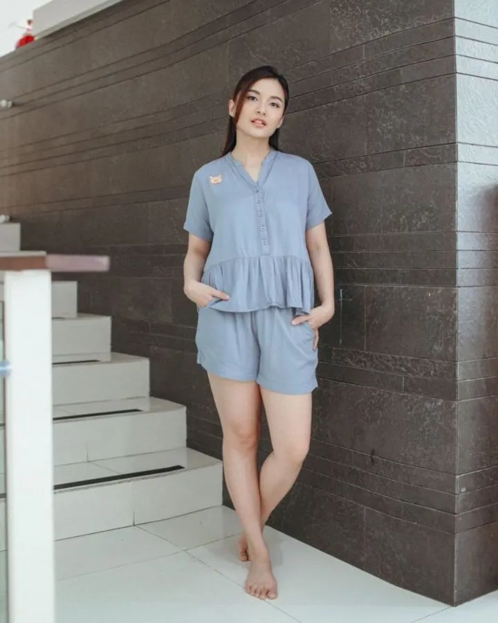 Udah Berkarier Sejak Remaja, 8 Artis ini Tetap Eksis Sampai Sekarang. Nggak Kalah dari Talenta Baru! 10