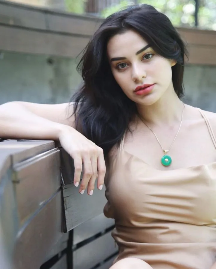 9 Artis ini Menikah Tepat di Hari Ulang Tahunnya. Bahagia yang Berlipat Ganda! 17