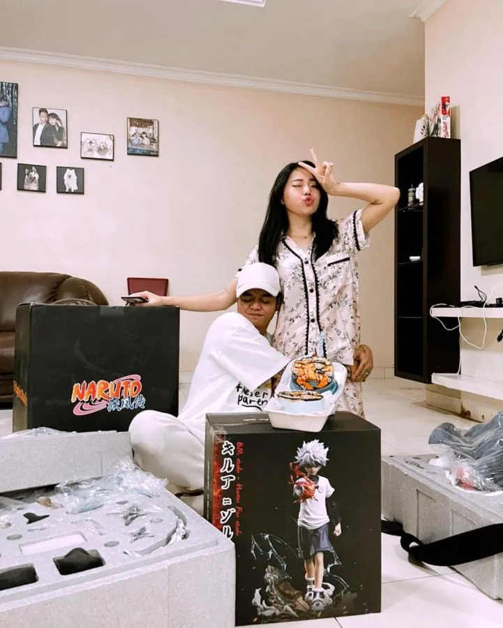 Sampai Salah Tingkah, Reza Arap Dapat Kado Action Figure Langka Impiannya dari sang Istri 4