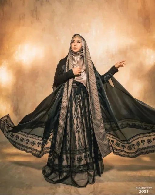 6 Foto Stylish Ria Ricis Bersama Kedua Kakaknya Jelang Pernikahan. Elegan! 11