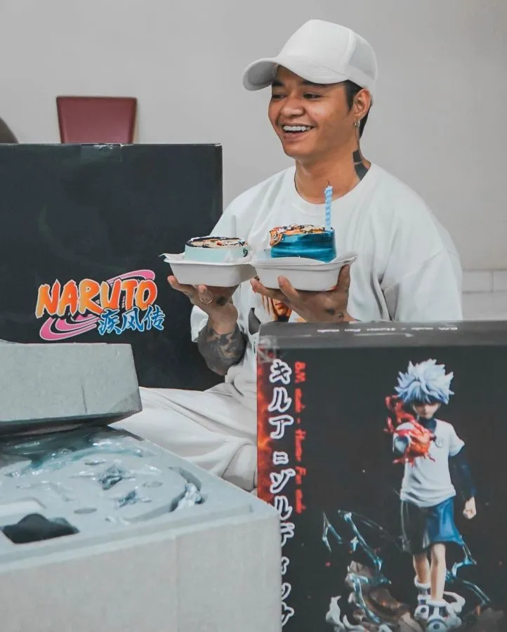 Sampai Salah Tingkah, Reza Arap Dapat Kado Action Figure Langka Impiannya dari sang Istri 3