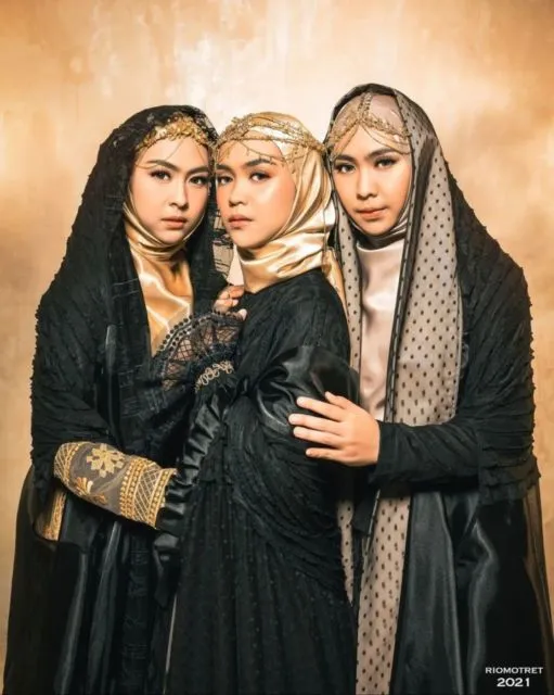 6 Foto Stylish Ria Ricis Bersama Kedua Kakaknya Jelang Pernikahan. Elegan! 7