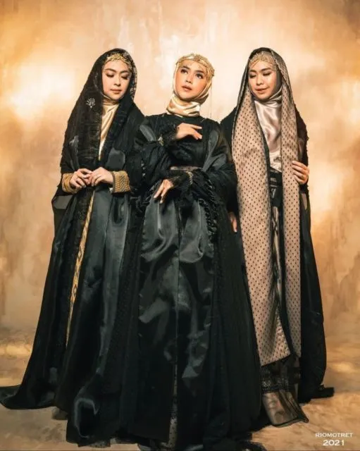 6 Foto Stylish Ria Ricis Bersama Kedua Kakaknya Jelang Pernikahan. Elegan! 8