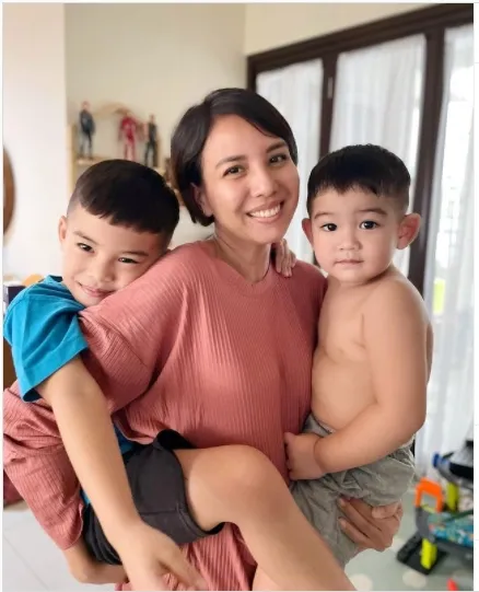 Menjalani Program Bayi Tabung, Kisah 6 Seleb Ini Penuh Perjuangan! 9