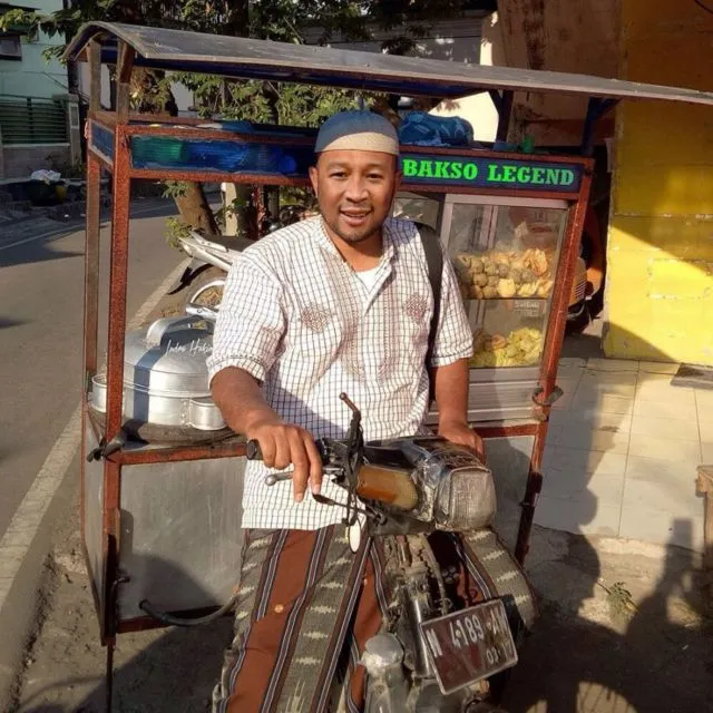 18 Foto Editan Artis Internasional Jadi Pedagang di Indonesia ini Realistisnya Kebangetan! 36