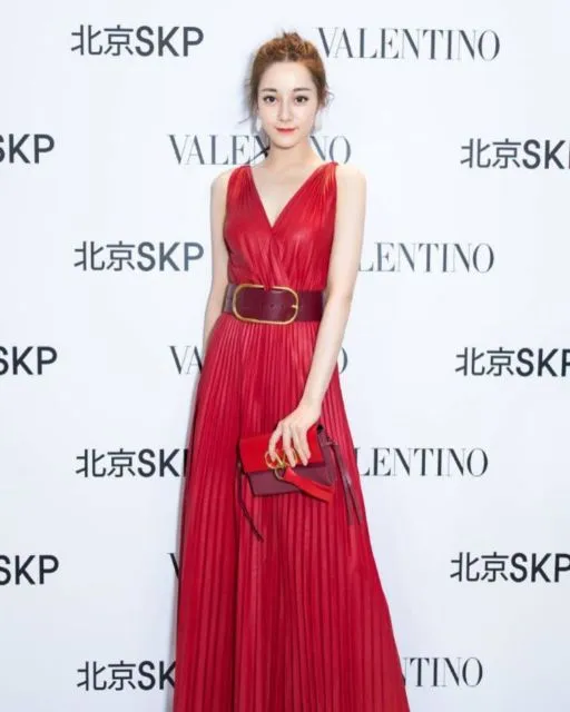 8 Potret Gaya Dilraba Dilmurat, Aktris Tiongkok yang Diklaim Gadis Paling Cantik Seantero Cina 14