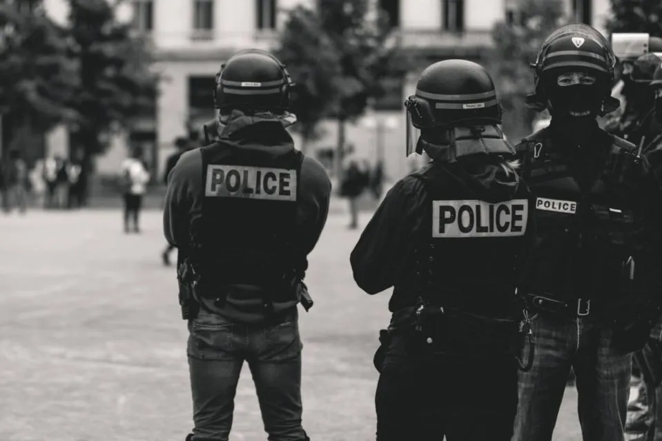 Polisi Jahat itu Cuma Ada di Film Layar Lebar. Semua Polisi di Negara ini Responsif dan Humanis 2