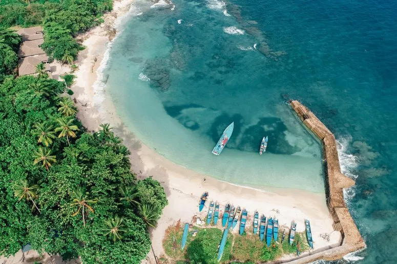 Pantai Dengan Ombak yang Tenang, Cocok Untuk Liburan Bersama Keluarga dan Anak-anak 2