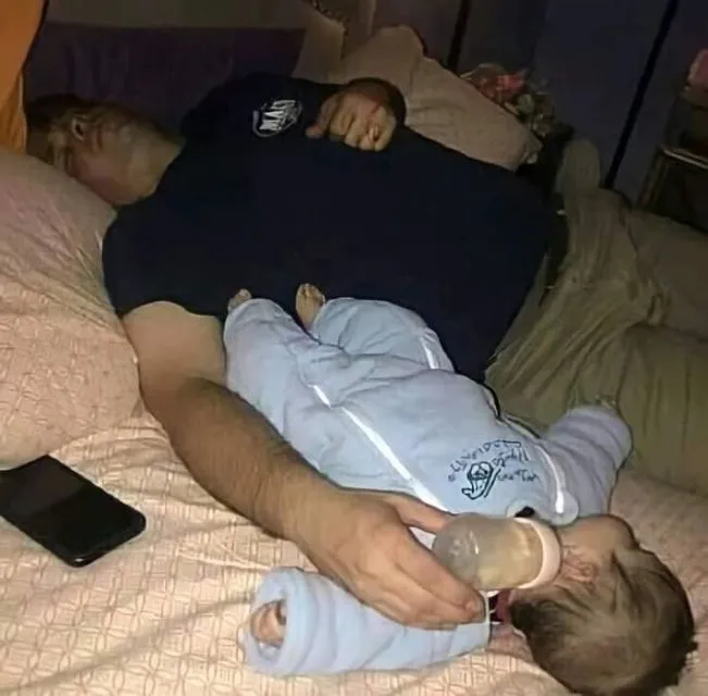 Begini Jadinya Saat Bayi Ditinggal Berdua dengan Ayahnya. Meresahkan Sekali, Bund! 22