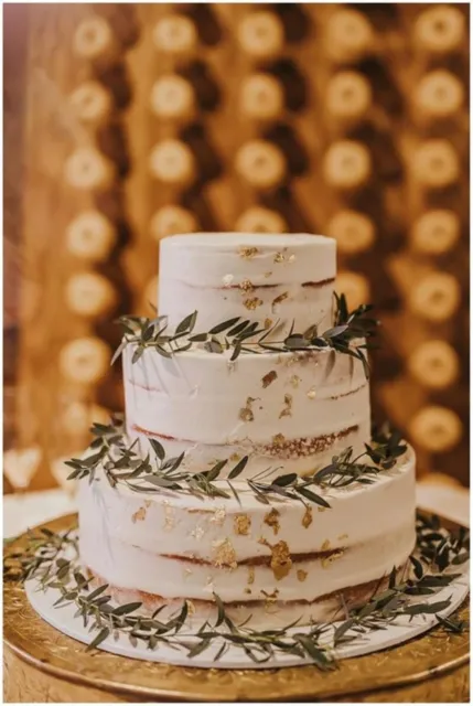 8 Wedding Cake Mewah dengan Detail Emas yang Elegan 11