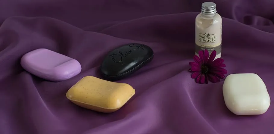 5 Cara Mencuci Spons Bedak Biar Nggak Jadi Sarang Kuman. Mau Jerawatan? 10