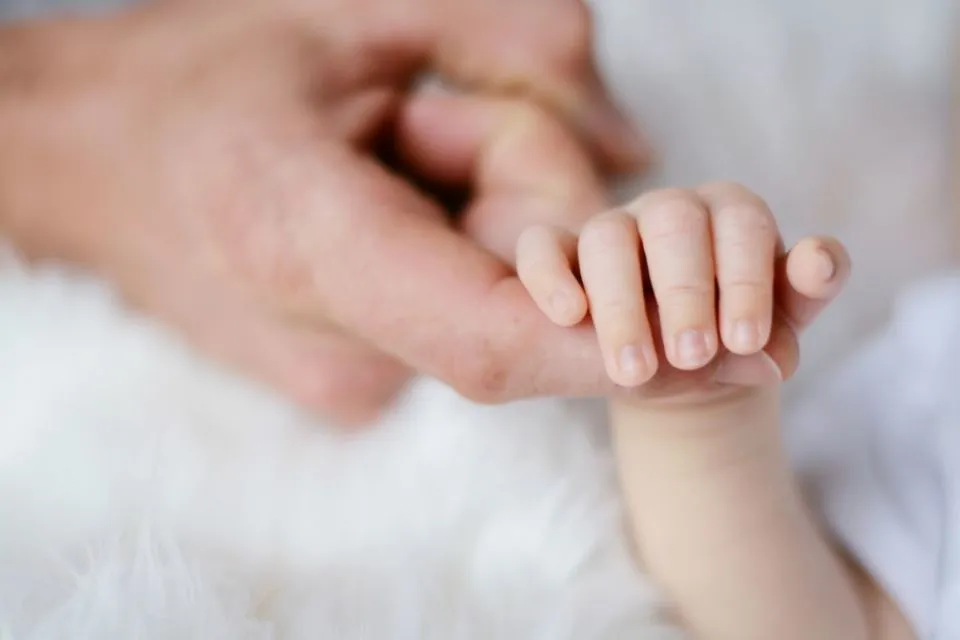 8 Hal Secara Fisik yang Diturunkan dari Ayah. Mulai Lesung Pipi Hingga Kesuburan! 12