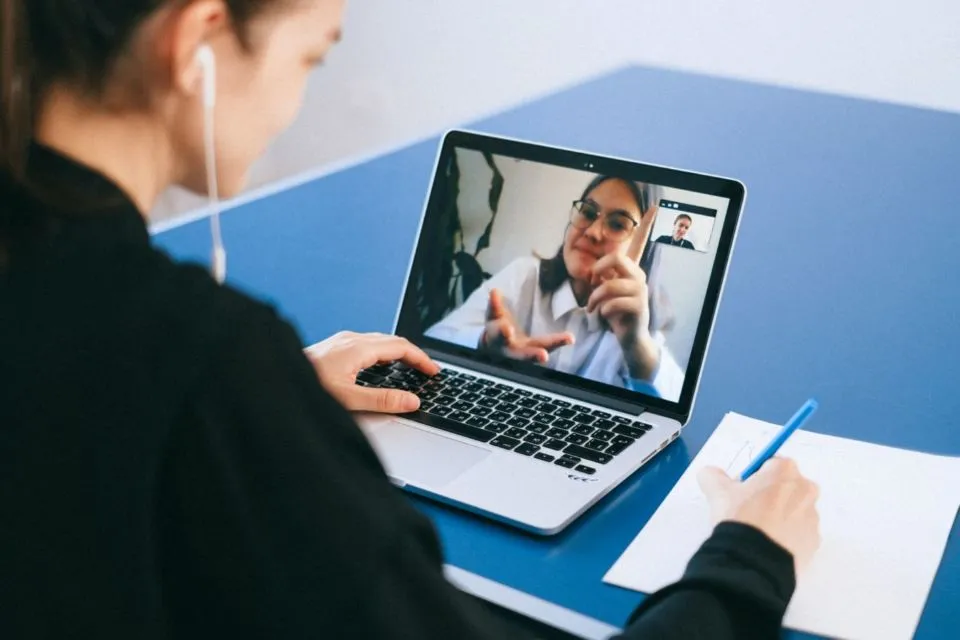 Zoom Dysmorphia, Fenomena 'Filter Medsos' yang Bikin Insecure 8
