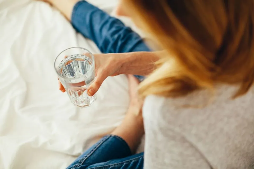 Menjawab Pertanyaan Penting, Apakah Banyak Minum Air Putih Bisa Bikin Kulit Glowing? 5
