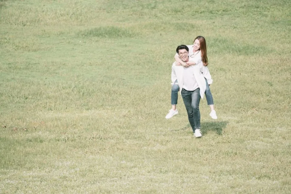 Sudah Menikah tapi Suami Lebih Muda dari Istri? 5 Hal Ini yang Harus Dilakukan! 10