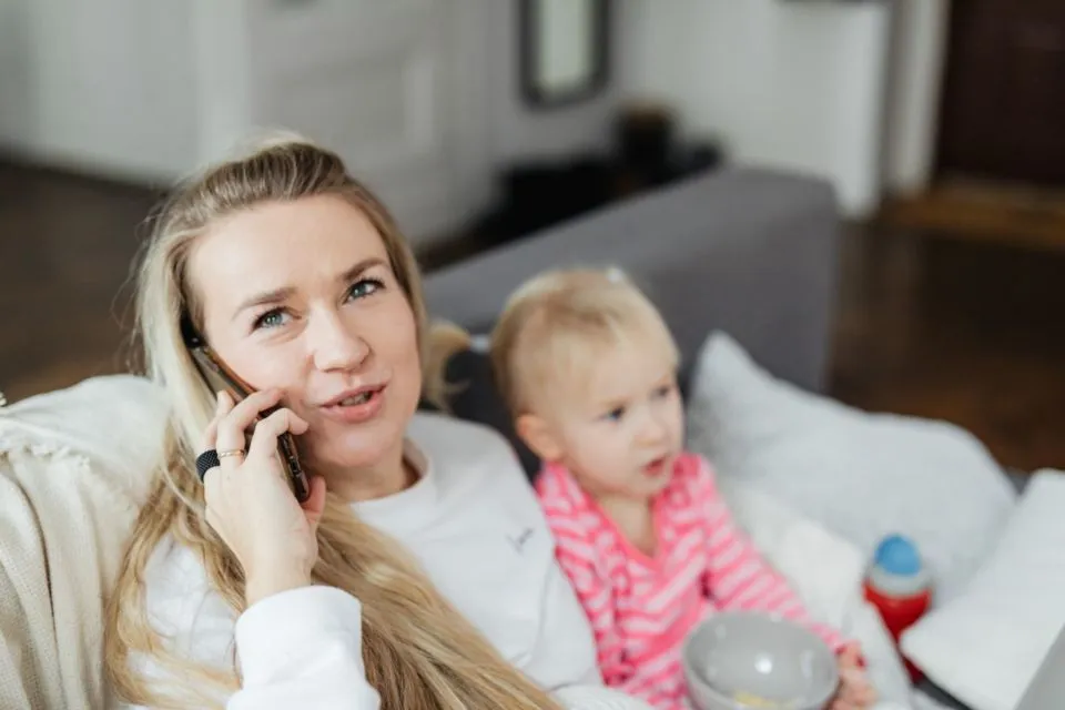 5 Tanda Kalau Ibu dan Ayah Telah Membesarkan Anak yang Manja. Pahami, Yuk! 7