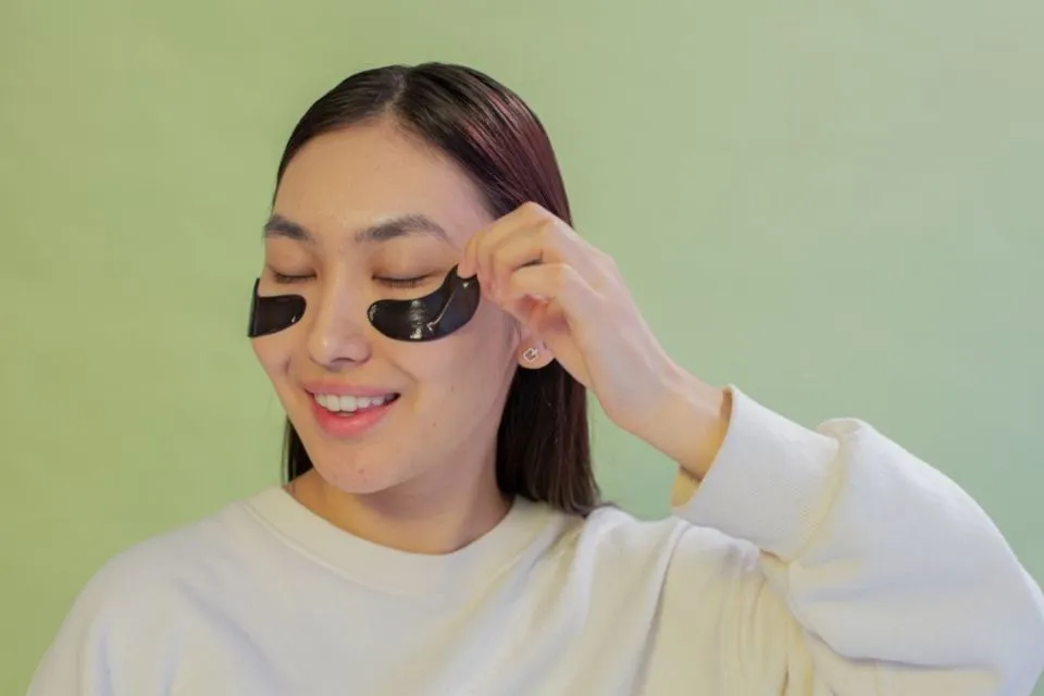 6 Trik Menyamarkan Mata Lelah ala MUA Hollywood. Biar Penampilan Tetap On Point nih! 8