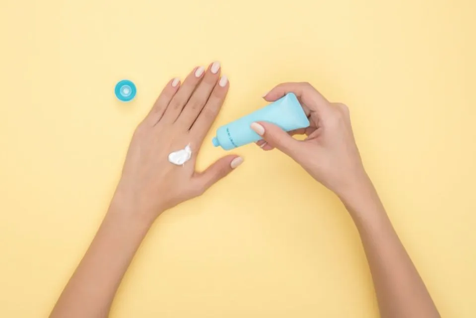 Menjawab Pertanyaan Penting, Apakah Banyak Minum Air Putih Bisa Bikin Kulit Glowing? 6