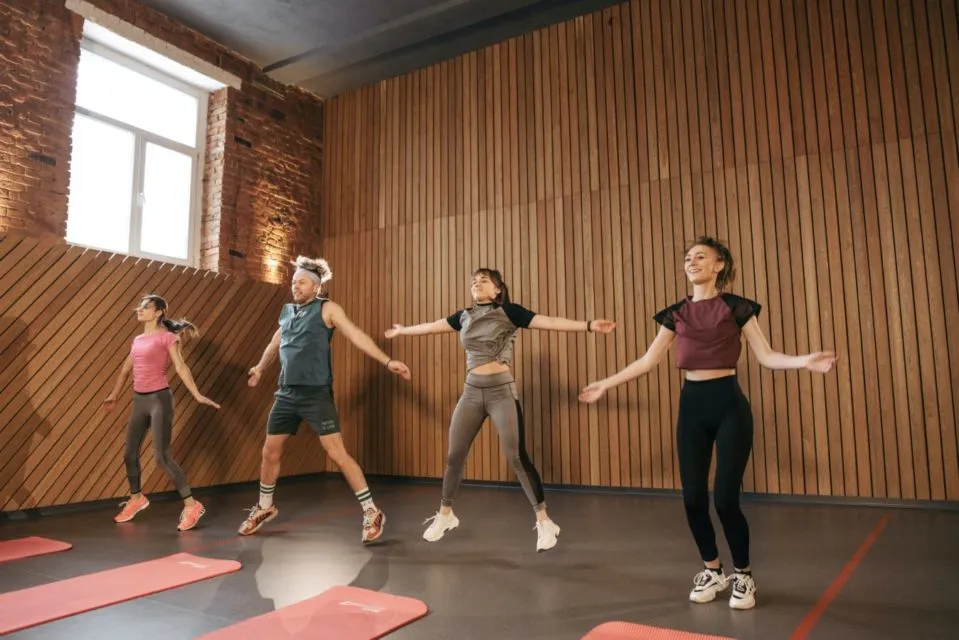 8 Gerakan Workout Simpel untuk Pemula. Cocok buat Kaum Malas Gerak 9 gerakan workout