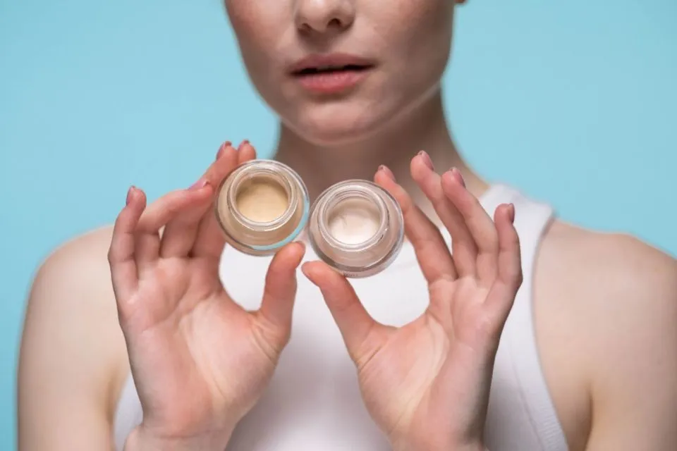 6 Trik Menyamarkan Mata Lelah ala MUA Hollywood. Biar Penampilan Tetap On Point nih! 10